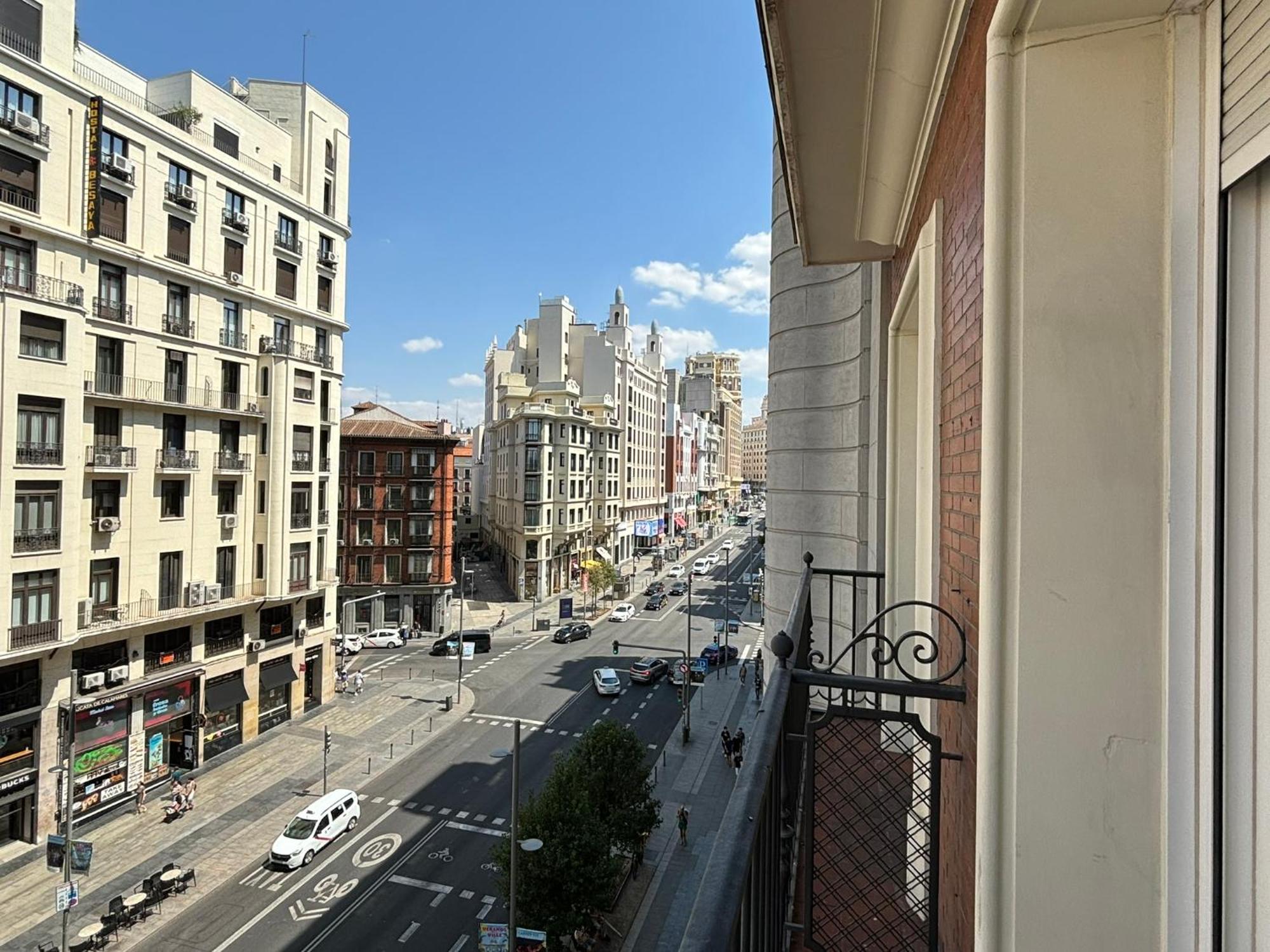 Gran Via 55 Apartment Madrid Bagian luar foto