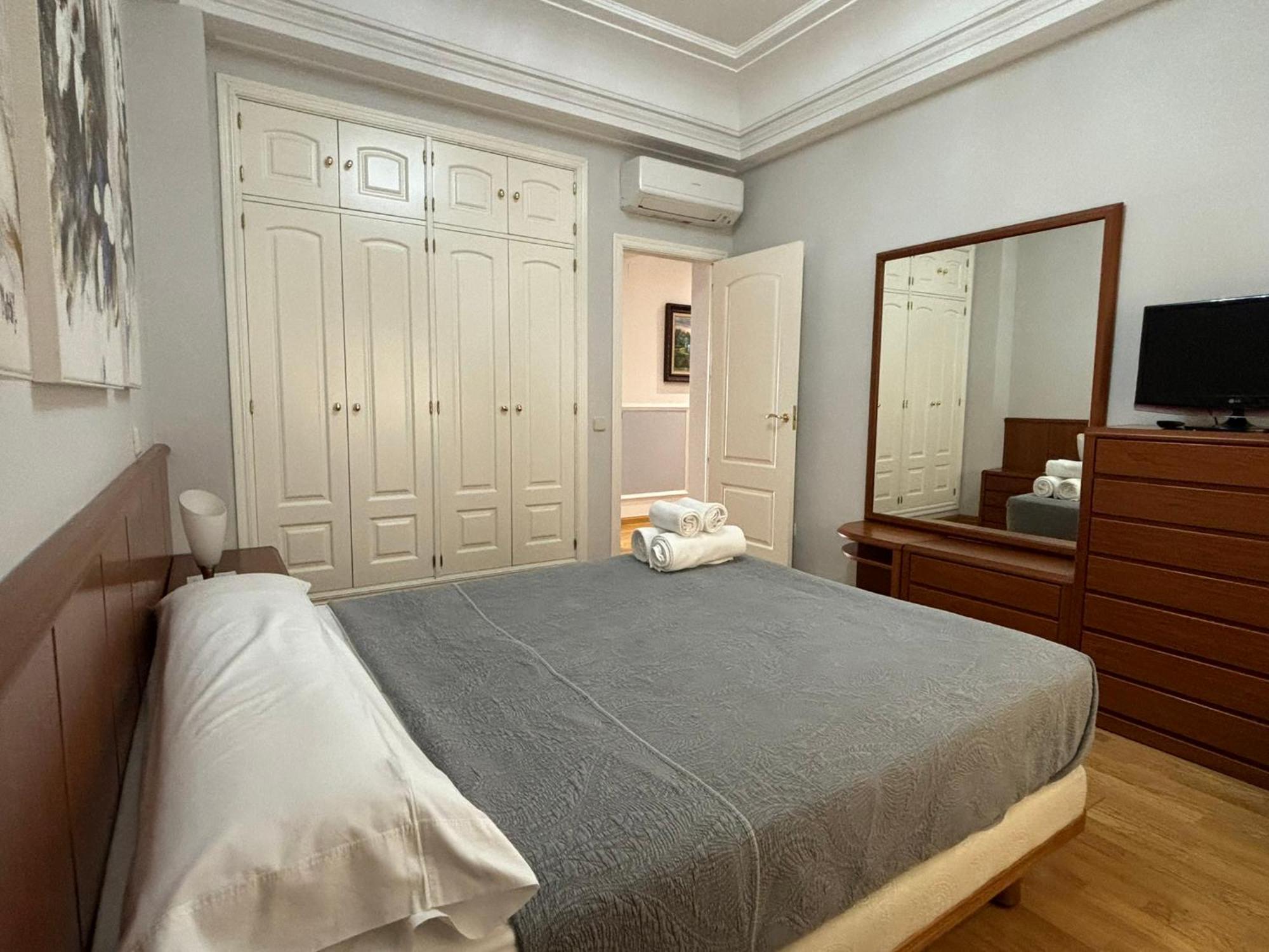 Gran Via 55 Apartment Madrid Bagian luar foto